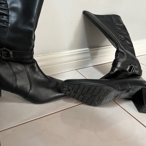 Women's Size 9 Mondo black boots - Picture 1 of 3
